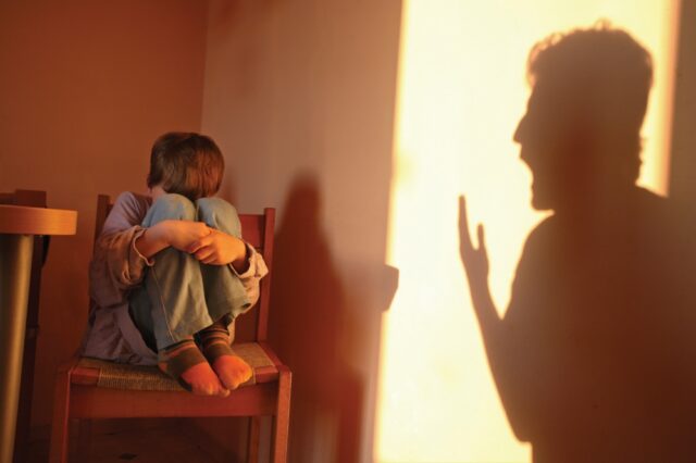 Пережитое насилие. Как преодолеть последствия травмы насилия, полученной в детстве?